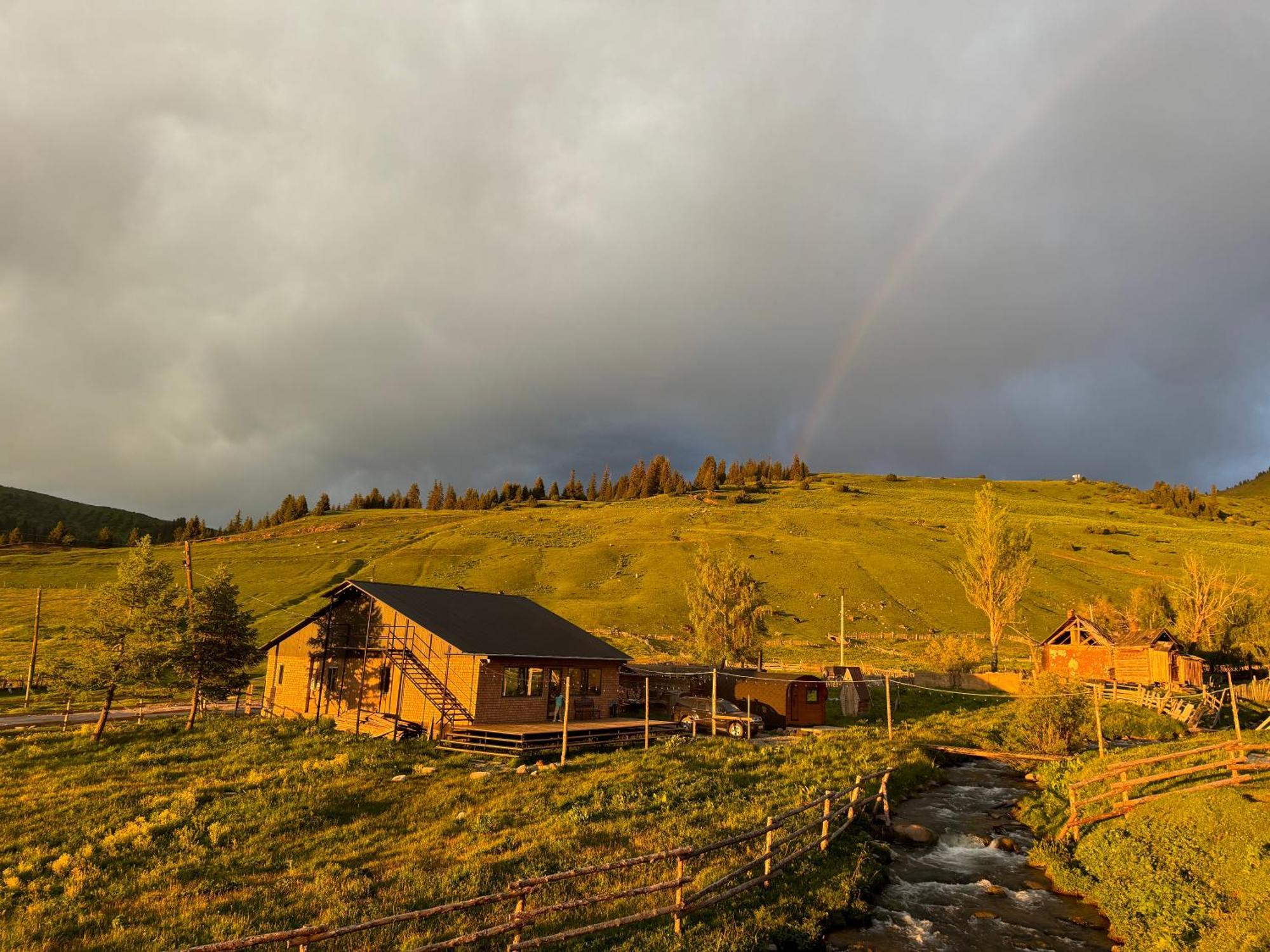 Mine Hostel Dzhergalan Jyrgalan Zewnętrze zdjęcie