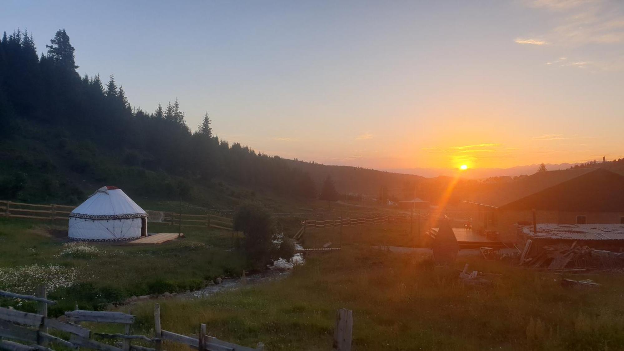 Mine Hostel Dzhergalan Jyrgalan Zewnętrze zdjęcie